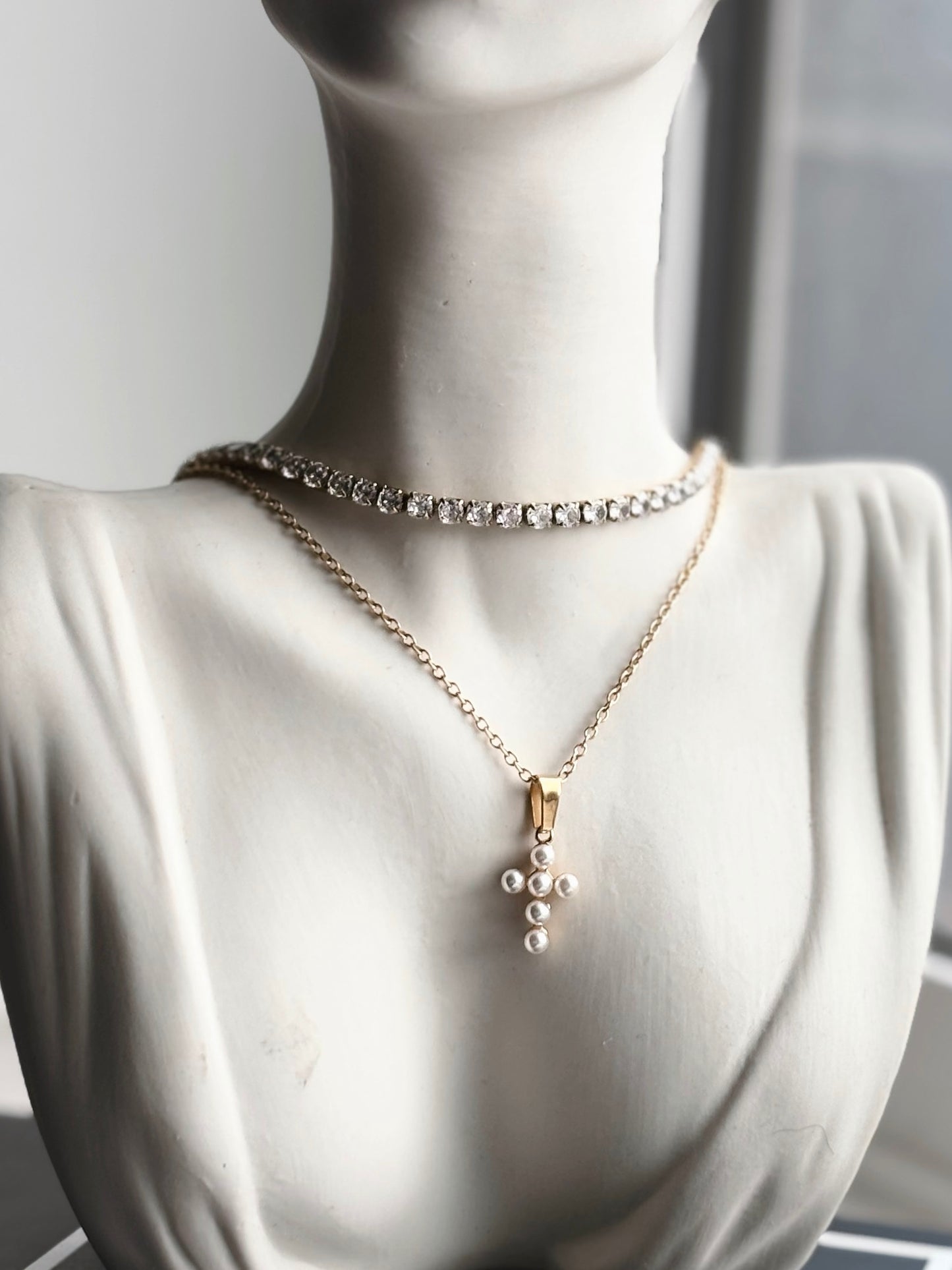Perla Cross Pendant Necklace